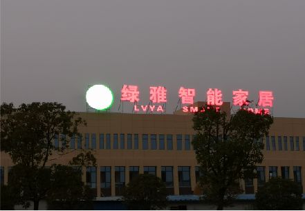 坡头楼顶冲孔发光字是怎么安装的?
