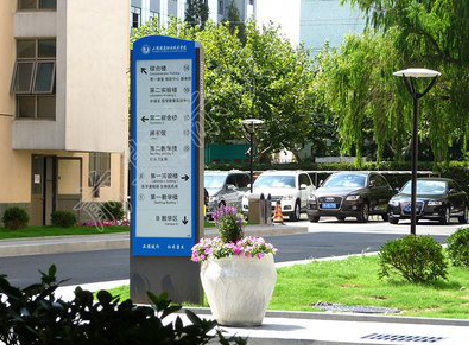  坡头传统的学校标识系统有什么问题？